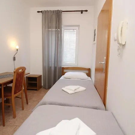 Modern Eingerichtete Im Erdgeschoss Ideal Fuer Famillien Mit Kinder Im Zentrum Von *
