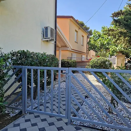 Modern Eingerichtete Im Erdgeschoss Ideal Fuer Famillien Mit Kinder Im Zentrum Von * Baska (Krk)