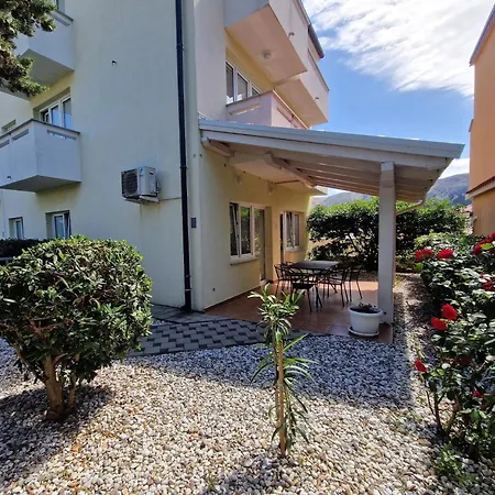 Modern Eingerichtete Im Erdgeschoss Ideal Fuer Famillien Mit Kinder Im Zentrum Von Apartment *